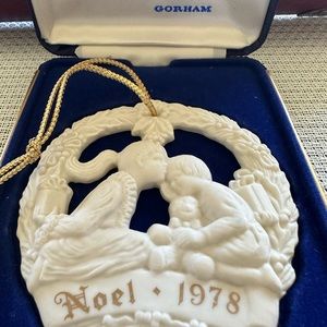 1978 Gorham china Christmas medallion